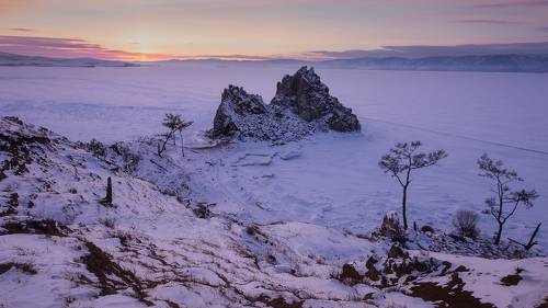 Скала Шаманка. Байкал.
