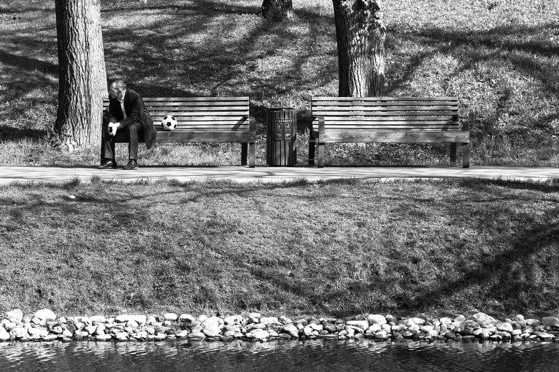 стрит улица чб монохром люди москва Тренер фото превью