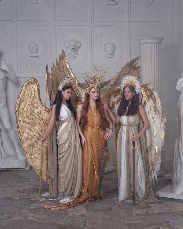 портрет, девушки, арт, крылья, миф, Медуза Горогона, Греция, античность, сказка, сказочное фото, рыжая, брюнетка, модель Горгоны фото превью