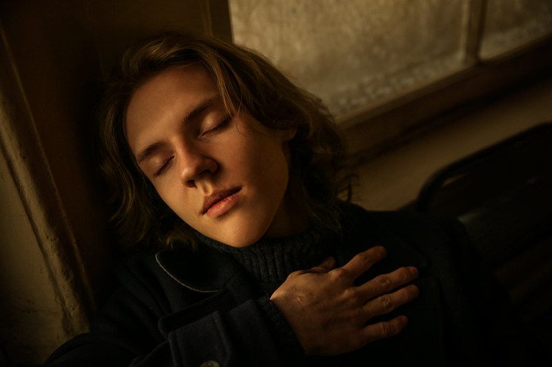 У окна фото превью