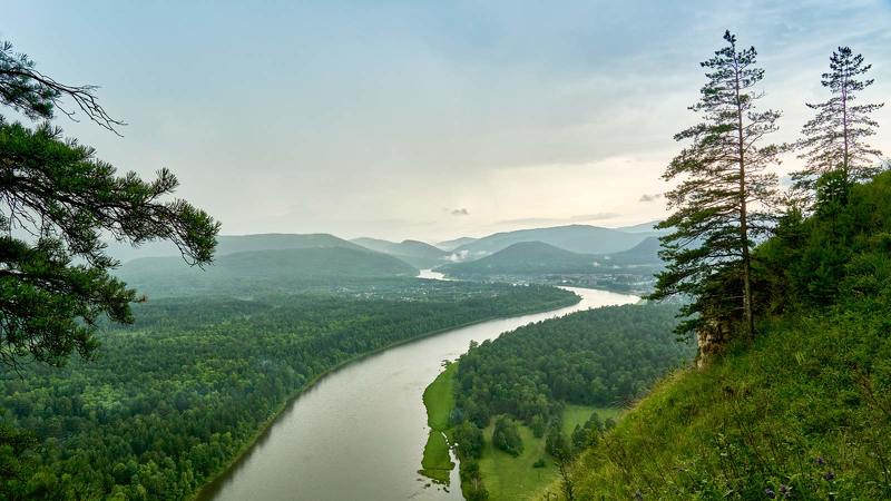 Вид с горы на долину фото превью