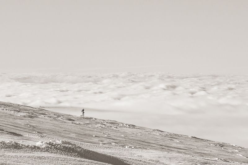 winter, snow, clouds, mountain, woman, silhouette, above, nature, landscape, monochrome,  On the edge of three dimensions. фото превью