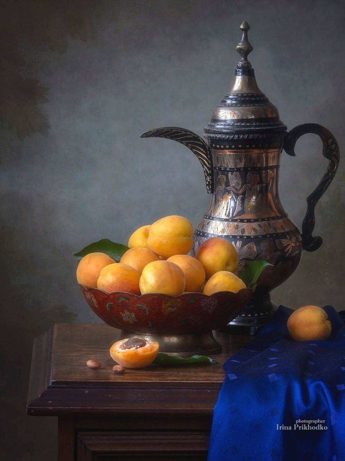 натюрморт, абрикосы, медная посуда, восточный стиль, фрукты, Приходько Ирина