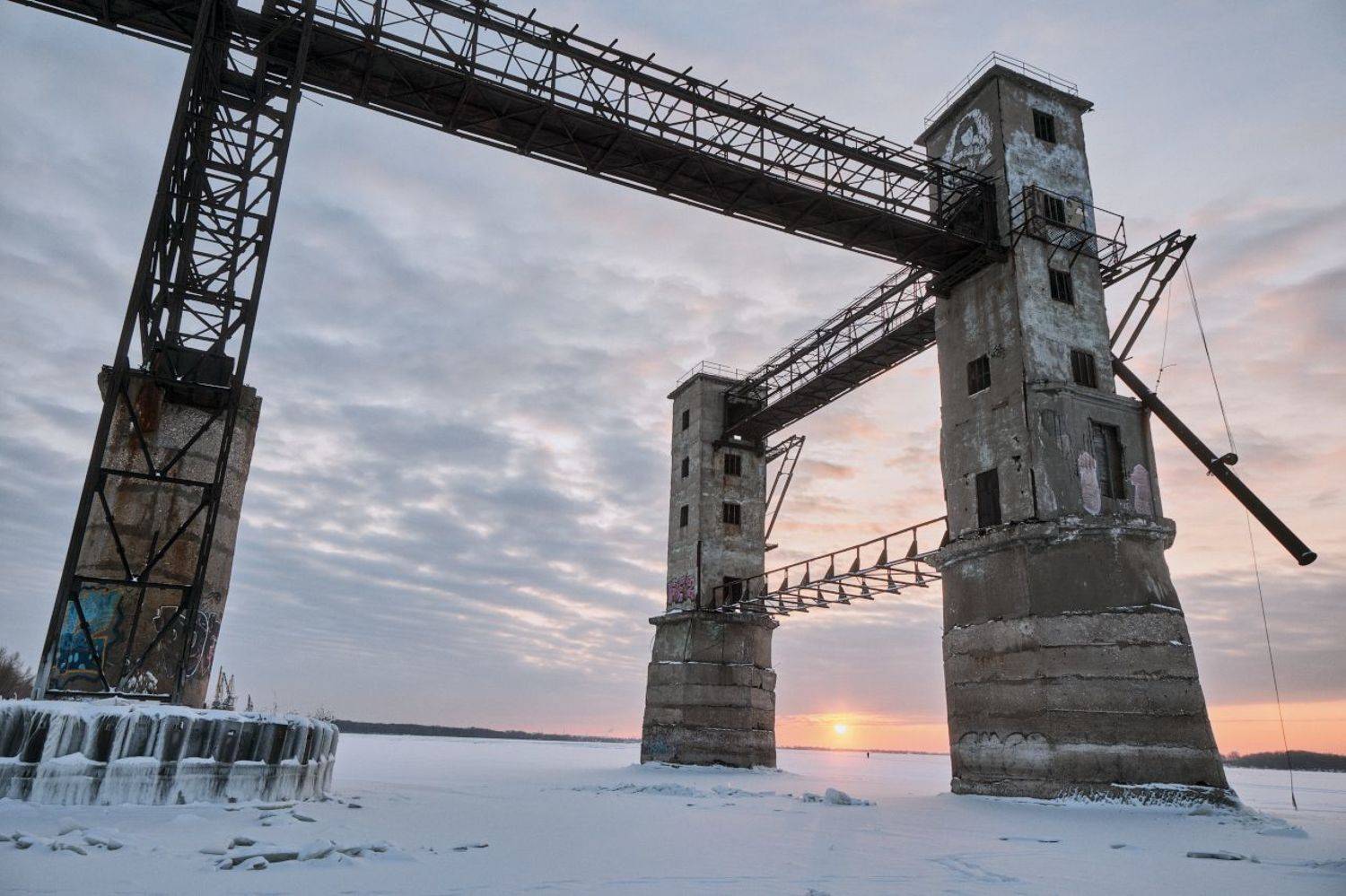 , Андрей Ларионов