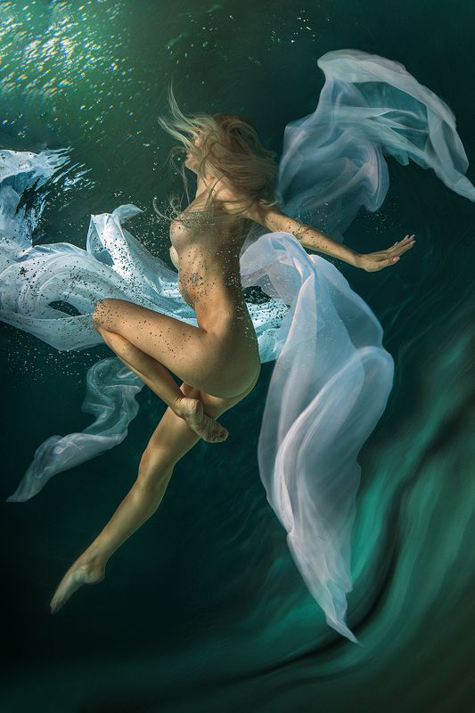 подводное фото, обнаженная модель, ню Чтобы жить фото превью