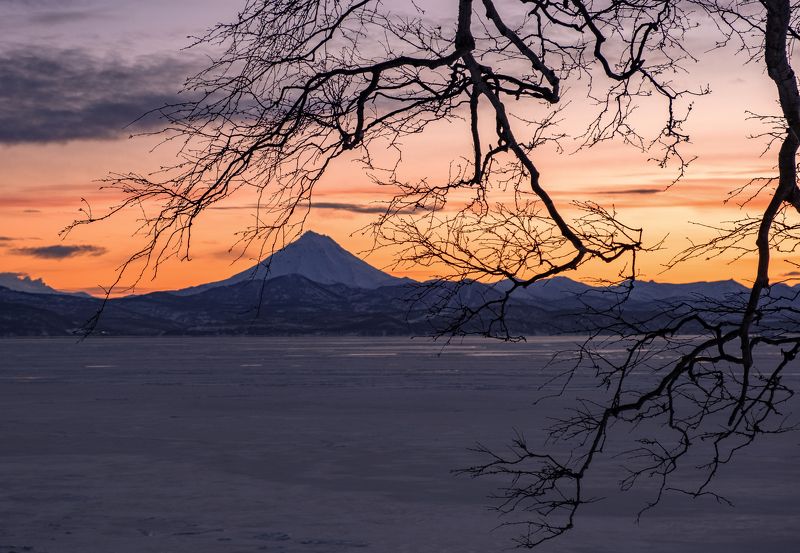 Вечер с видом на вулкан фото превью