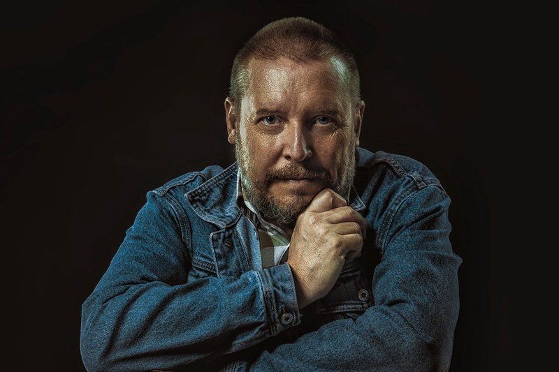 Автопортреты в ожидании модели фото превью