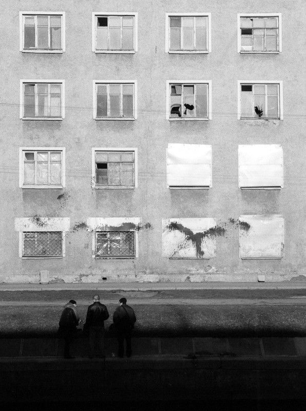 На троих фото превью