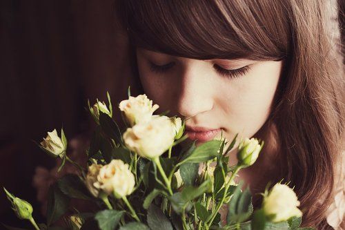 Девочка с цветами