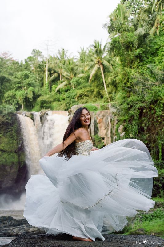 путешествие, свадьба, невеста, образ, девушка, платье, елен цай, elen tsay, бали, wedding, счастьее, нежность, любовь, азиатка, грация, красота, водопад, культура, традиции ...танцующий лотос... фото превью