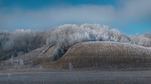 Холмы в инеи