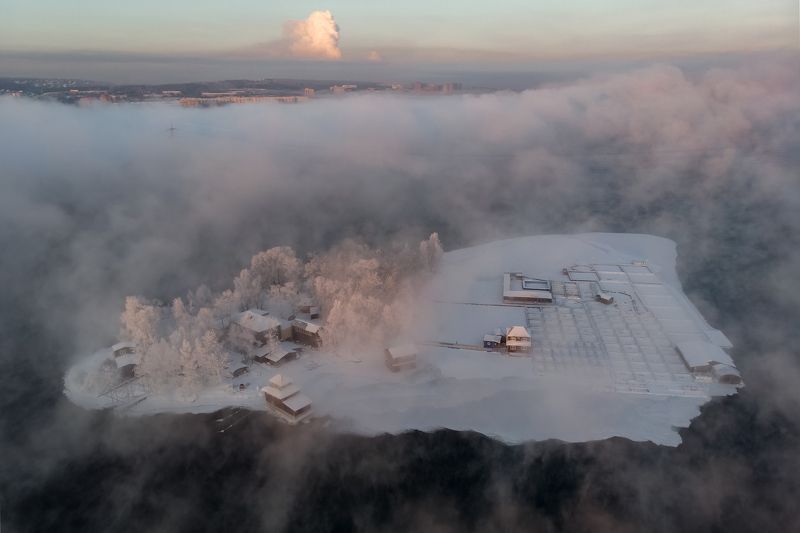 иркутск, ангара, туман, зима Остров Бабр в утреннем тумане фото превью