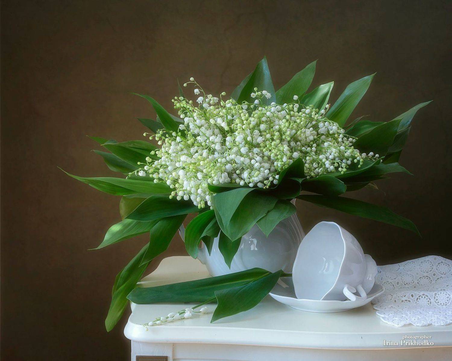 натюрморт, цветы, ландыши, букет, весна, чайный столик, Приходько Ирина