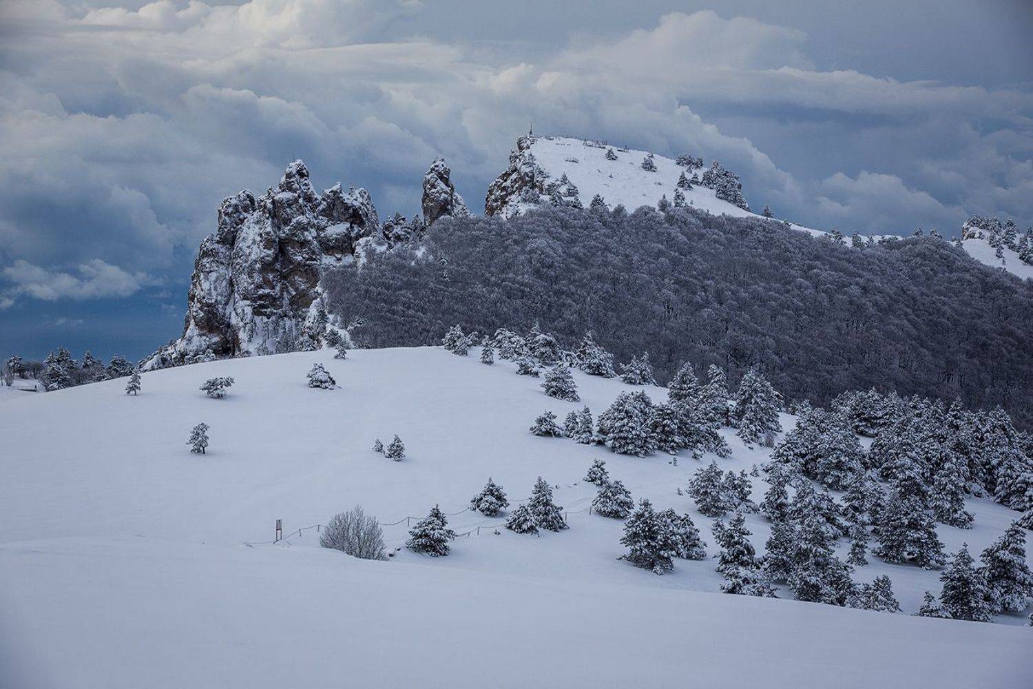 крым, зима, горы, ай-петри, снег, небо, облака, скалы, зубцы, пейзаж, природа,, Сергей Шульга