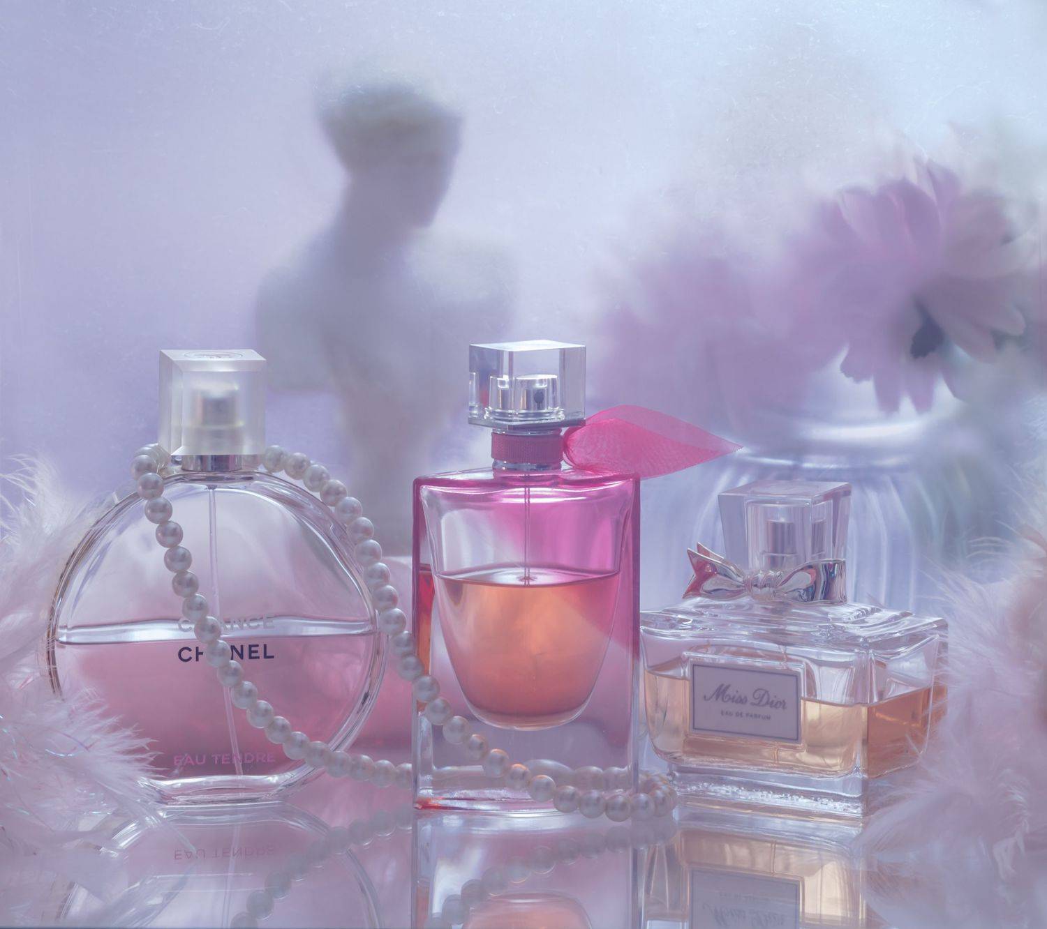 натюрморт,этюд,стекло,розовое,перья,духи,флаконы,отражения,розовый,цветы,, Антонина Яновска