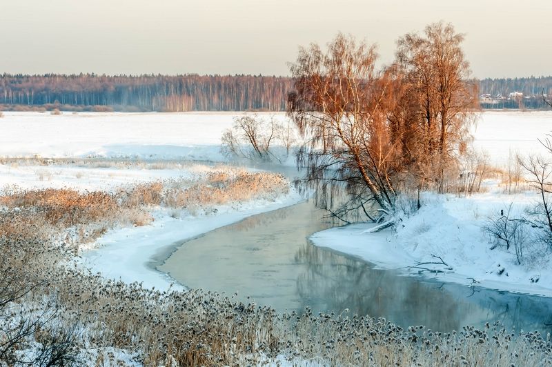 На излучине февральской реки фото превью