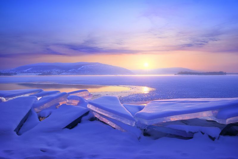 Льдинки греются на февральском солнышке. фото превью