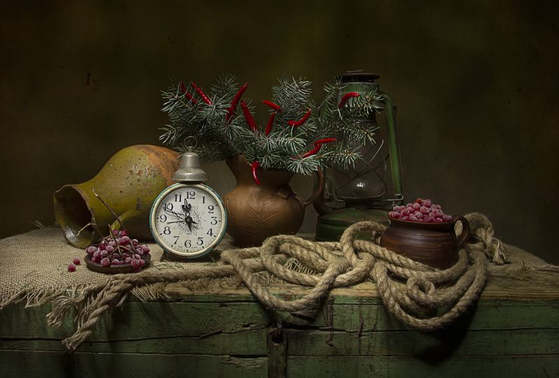 натюрморт, горлач, ель, перец, рябина, керосинка На старом сундуке... фото превью