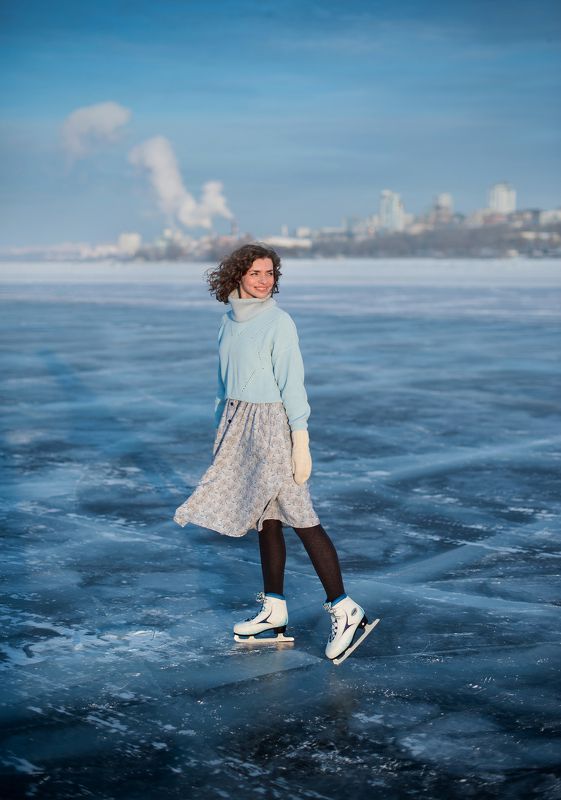 волга, лёд, коньки, девушка, зима, холод, природа, простор Волжский лёд фото превью