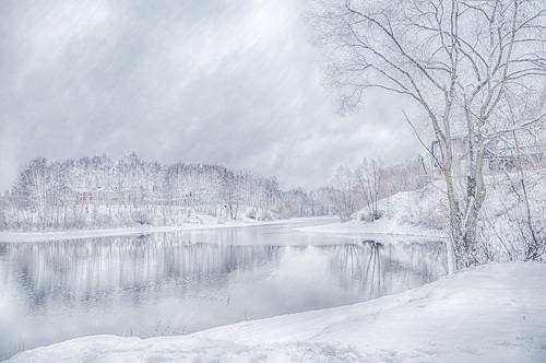 Белым снегом замело