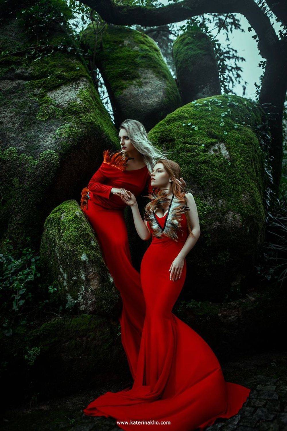 red, queen, model, two, women, couple, red, green, beauty, dress, together, beautiful, two beautiful women, red and green, Катерина Клио