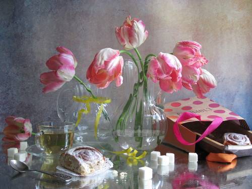 Зелёный чай с плюшками