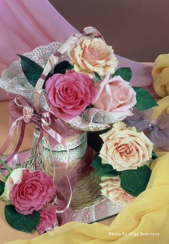 Розы в корзинке