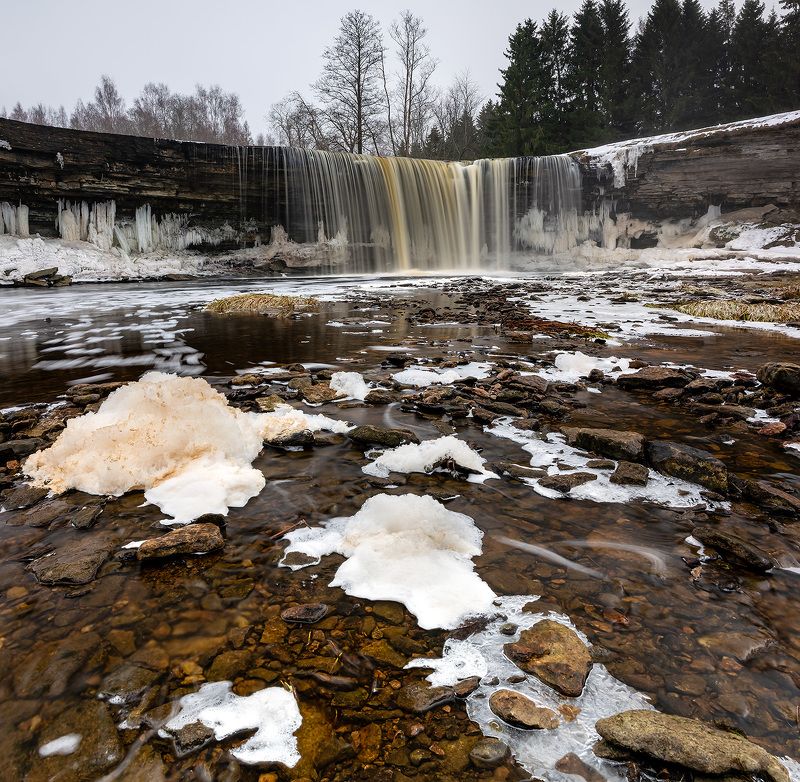 Водопад Ягала (эст. Jägala juga). фото превью