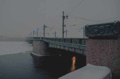 Хмурное утро на Неве.