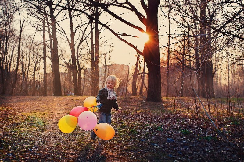 закат, малыш, шарики Полетели! фото превью