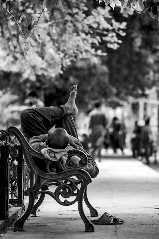 recline white blackandwhtie color street  recline  фото превью