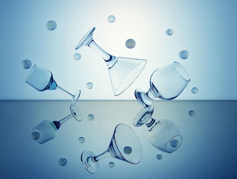 натюрморт стекляшечки свет отражение бокалы фотография Танцуют все... фото превью