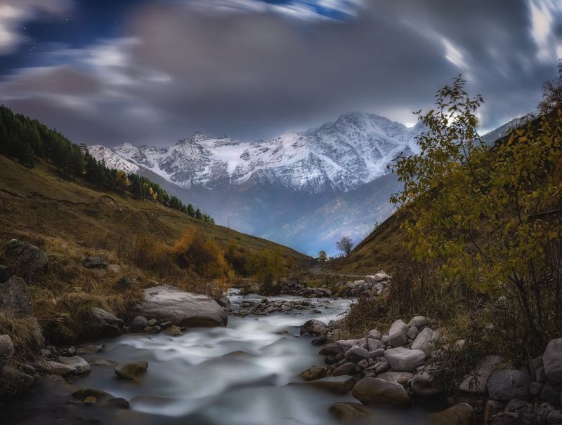 Сумерки в ущелье Терскол фото превью