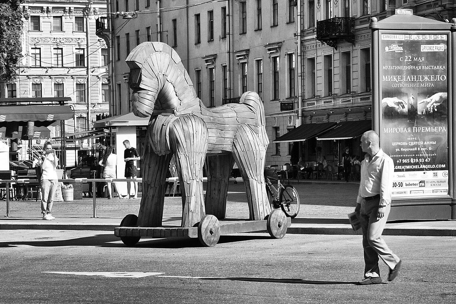 улица, чб, площадь, питер, петербург, монохром, стрит, троянский конь, парковка, Евгений Верещагин