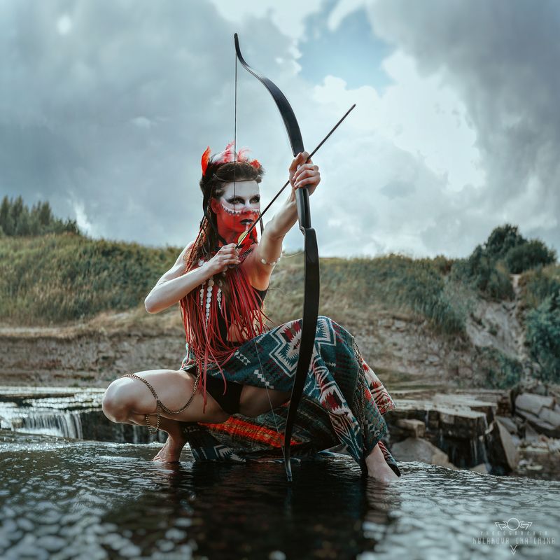 девушка, лук, амазонка, бодиарт, водопад, этника, fashion, ethnic, amazon, вода, water, warrior, воины, мода Современная амазонка фото превью