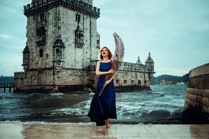 dancer, dance, palm, beach, belem, tower, queen, dark, sea, Portugal, Lisbon, waves, beauty, model, woman, blue, dress, feeling, beautiful, dark tower Dancer фото превью