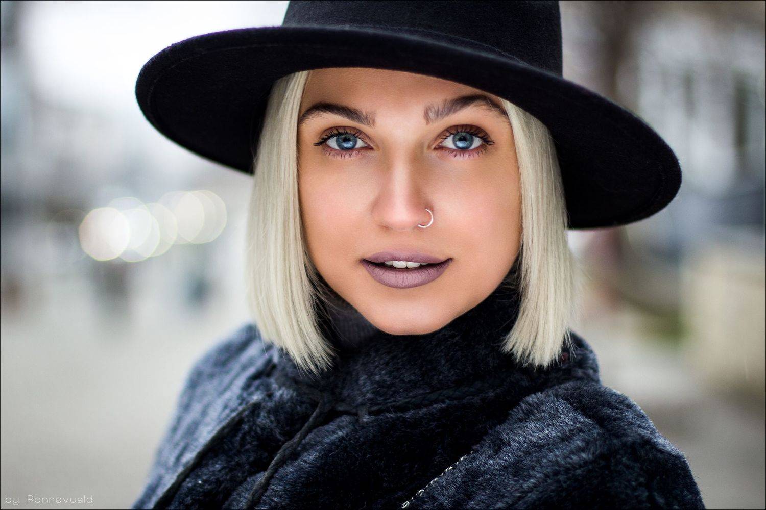 girl,woman,eyes,beauty,portrait,fashion,light,девушка,портрет,свет, глаза, Ronrevuald