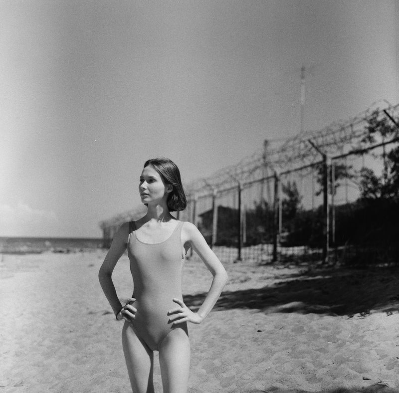 шепелевский маяк, девушка на большом камне, финский залив, большие камни, пляж, море, девушка у воды Кристина. Шепелевский маяк. фото превью