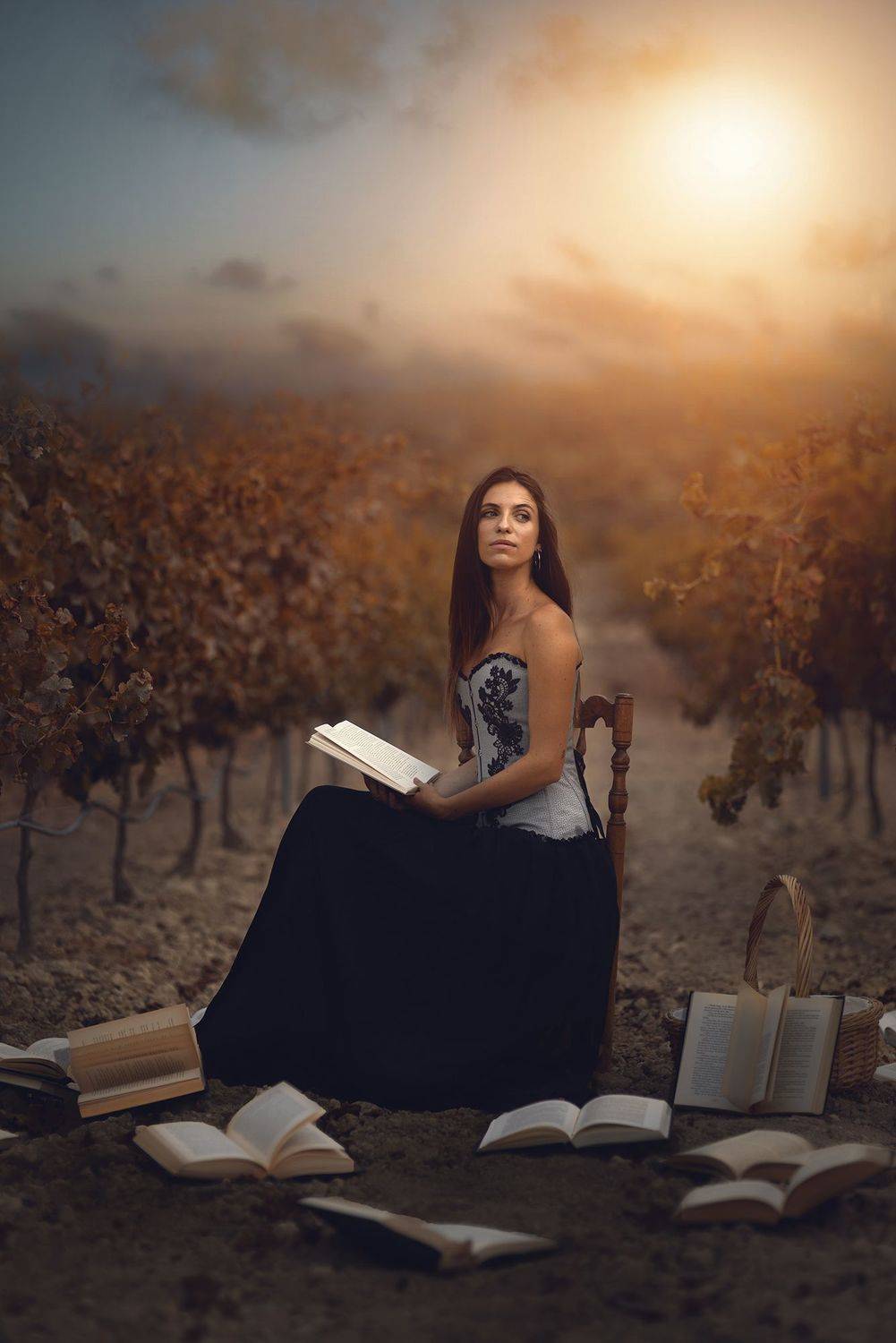 book reader model summer, Vicente Serra