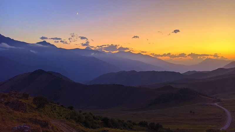 Закат в горах. фото превью