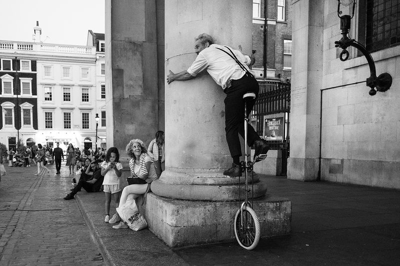 Street,  Street performance, London,  UK, black and white,  London 2019 фото превью