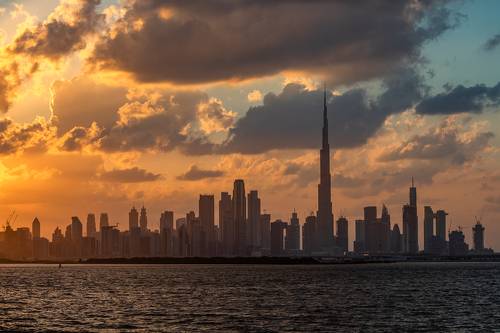 Красочный закат в Dubai Creek
