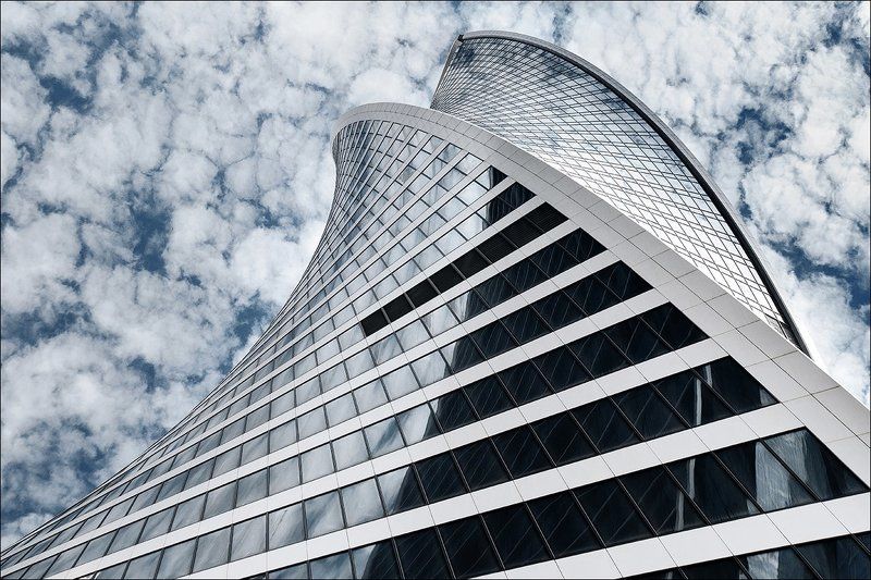 архитектура, небо, линии, композиции, москва, небоскрёб, облака, цвет, высота, отражения *** фото превью