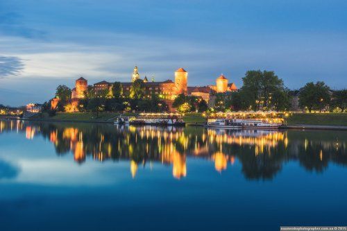 Польша. Краков. Вавельский замок-вечерний , вид с набережной.