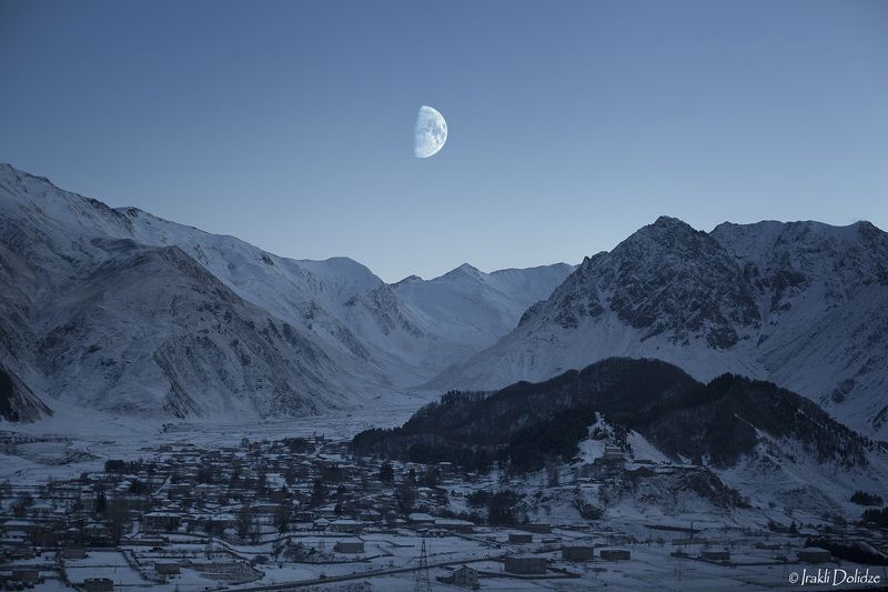 Canon, Evening, Georgia, Halfmoon, Kazbegi, lanscape, Moon, Mountain, Photography, Snow, Winter Sioni, Kazbegi фото превью
