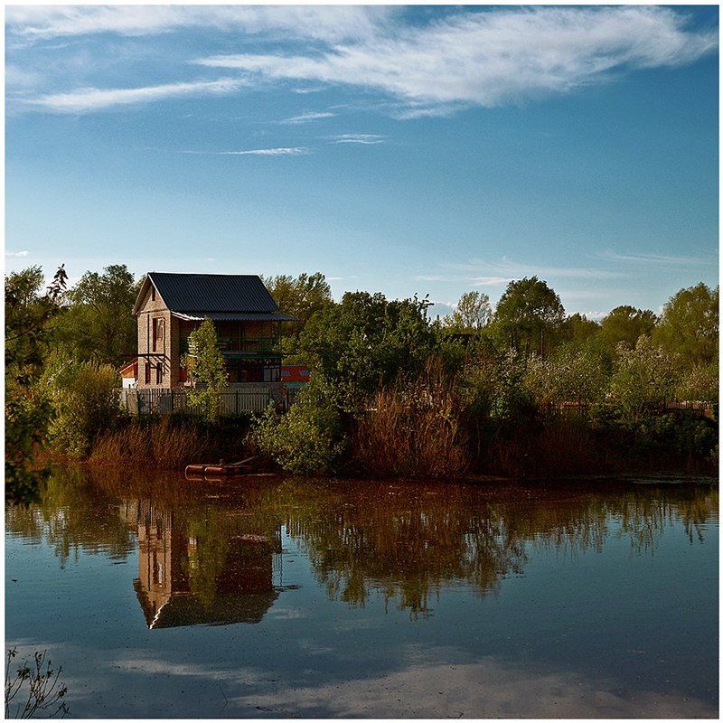 Дом у озера фото превью