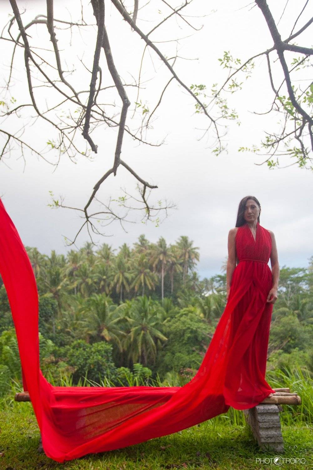 путешествие, свадьба, невеста, образ, девушка, платье, елен цай, elen tsay, бали, wedding, счастьее, нежность, любовь, азиатка, грация, красота, водопад, культура, традиции, красный, ветер, asia, Japan