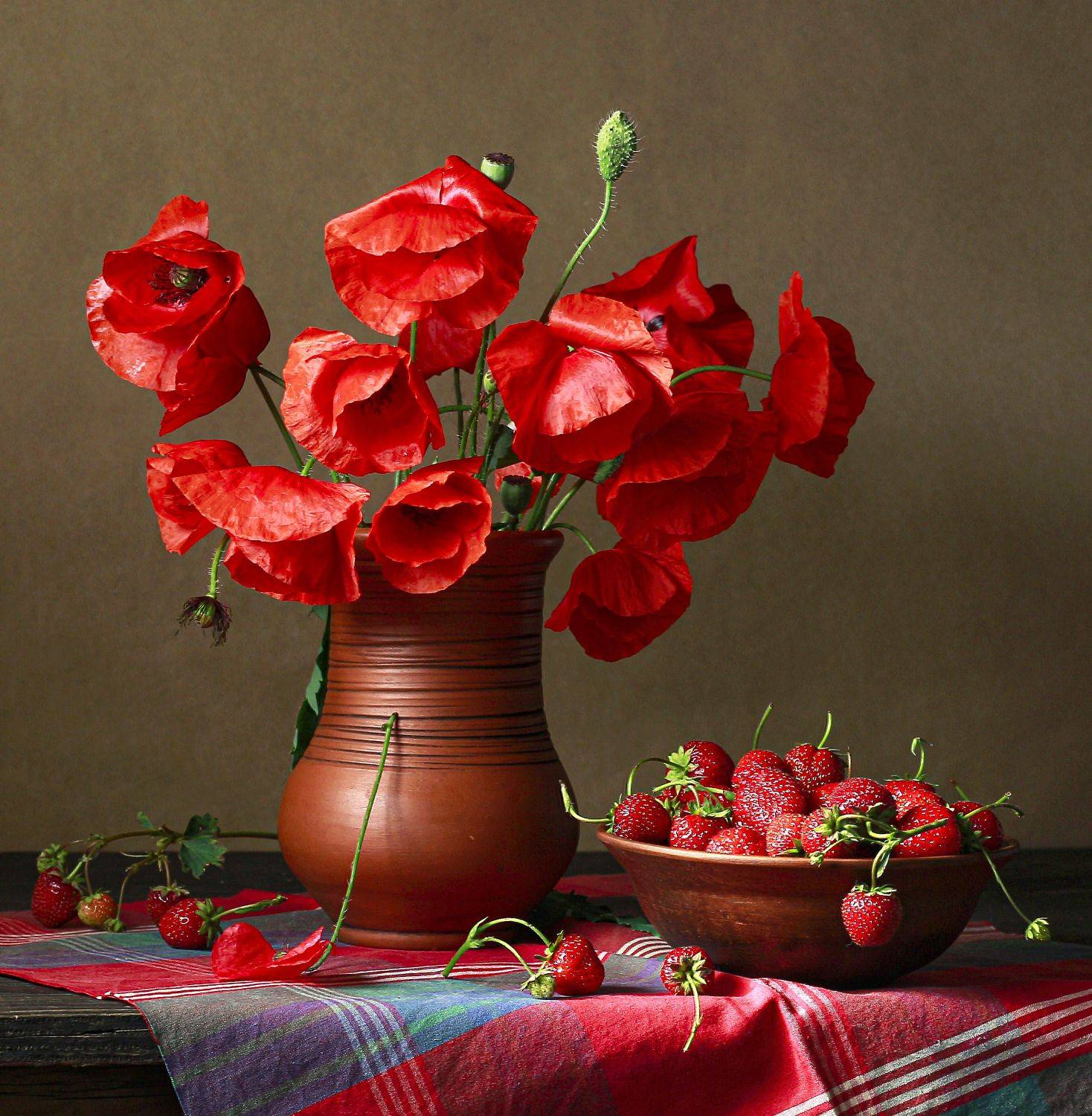 натюрморт, фотонатюрморт, still life, stillifefoto, художественное фото, фотохудожник, наталья казанцева, лето, дача, цветы, маки, красные маки, букет, ягода, клубника, цветочный натюрморт,, Наталья Казанцева