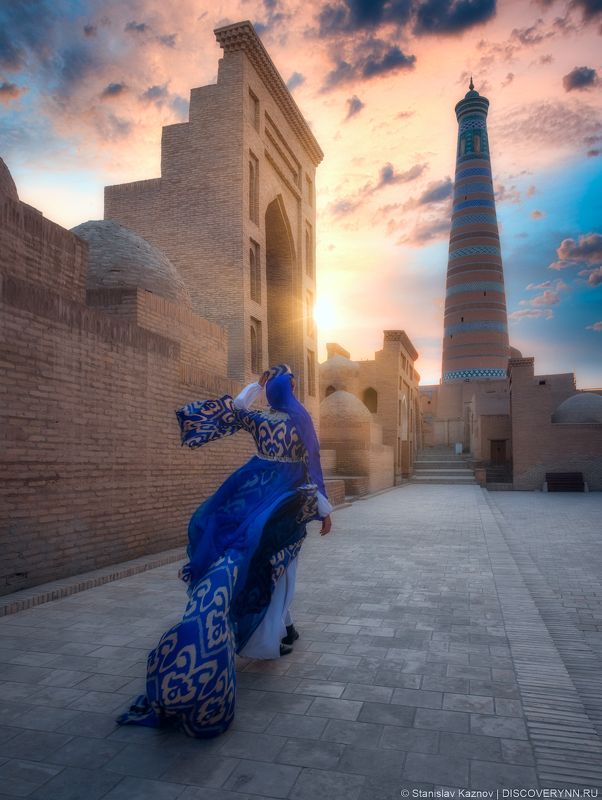 узбекистан, хива, рассвет На рассвете у минарета Кальта-Минар в Хиве фото превью