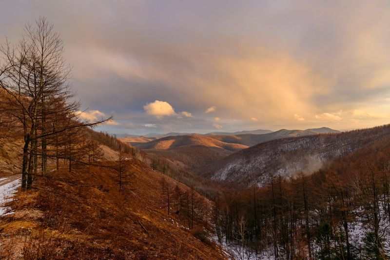 Осенний вечер на таежном перевале фото превью